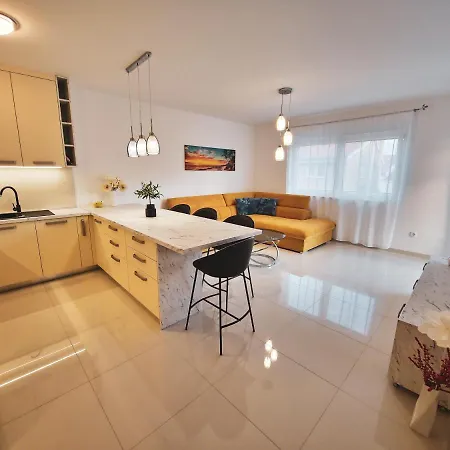 Klara Apartment *