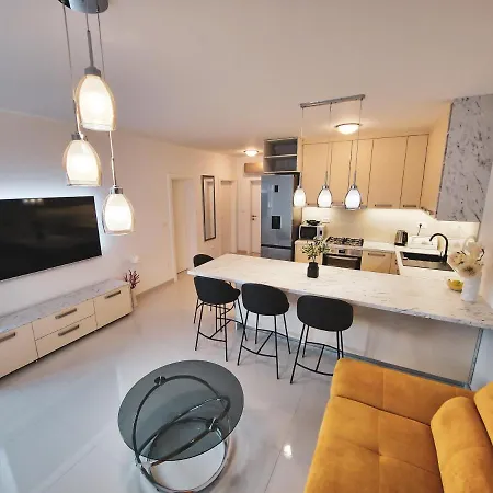 Klara Apartment *